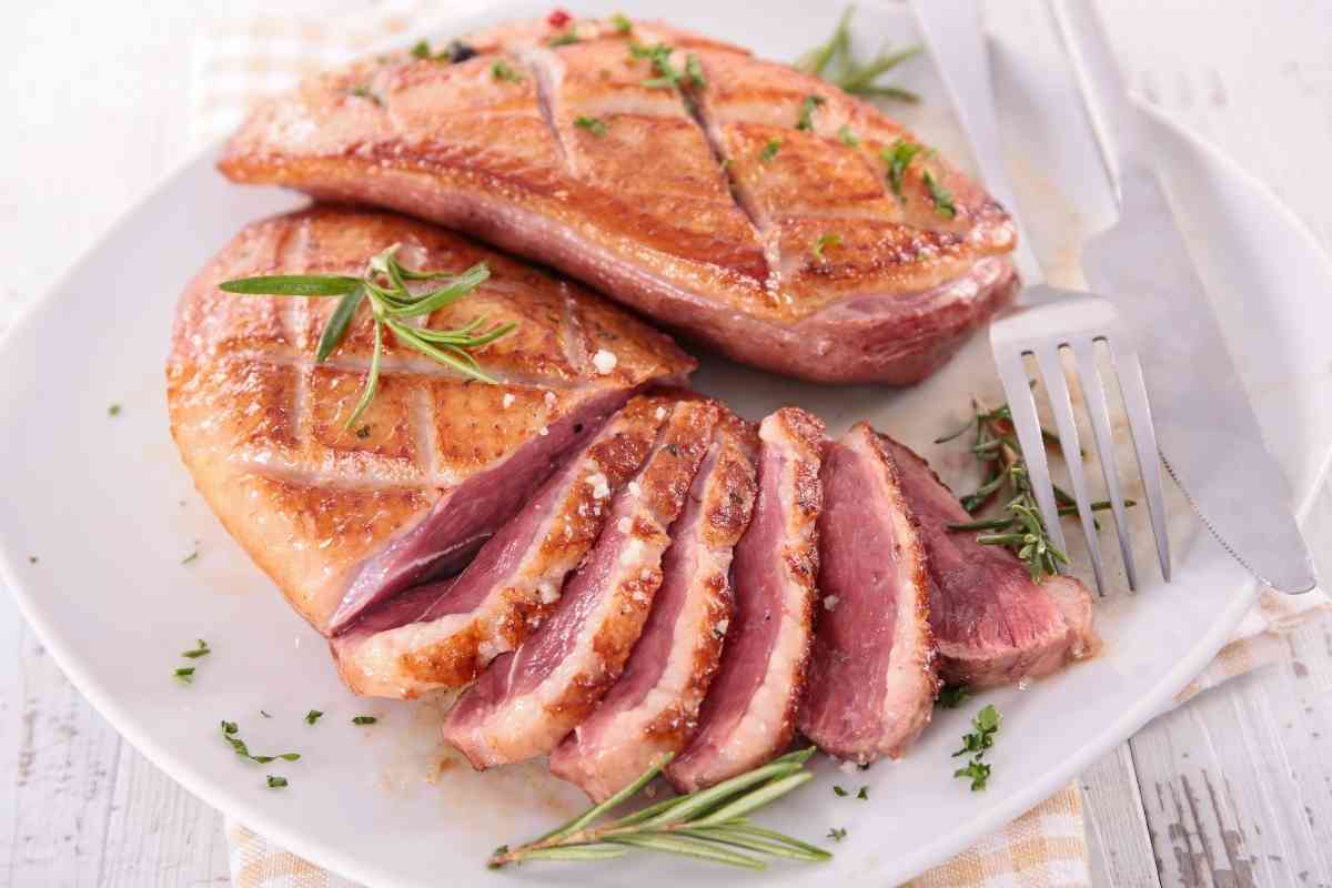 What To Serve with Dauphinoise Potatoes (5 Side Dishes)