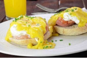 What Does Egg Benedict Taste Like